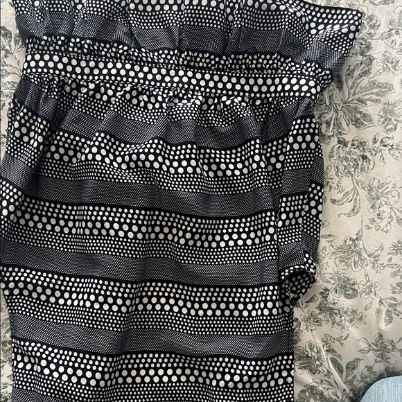 Black and White Polka Dot Sleeveless Blouse - Picture 5 of 5